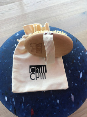 CHILL SPA EXFOLIATING BODY BRUSH & ORGANIC COTTON POUCH